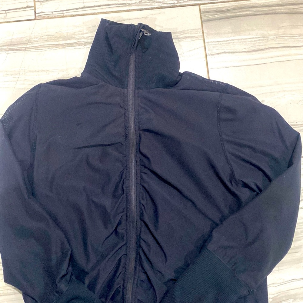 Lululemon size 6 funnel neck jacket